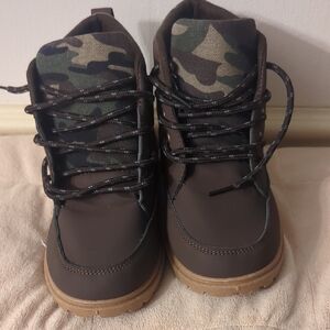 Kids Camouflage Brown Boots